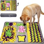 Una alfombra olfativa de 70x50cm con forma rectangular. Diseñada para perros de tamaño grande con diferentes bolsillos y escondites de colores para esconder la comida del perro y jugar a encontrarla utilizando el olfato.